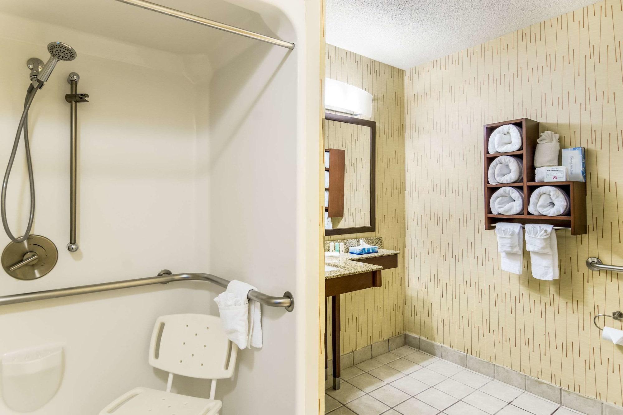 Quality Inn Chester - South Richmond Eksteriør billede