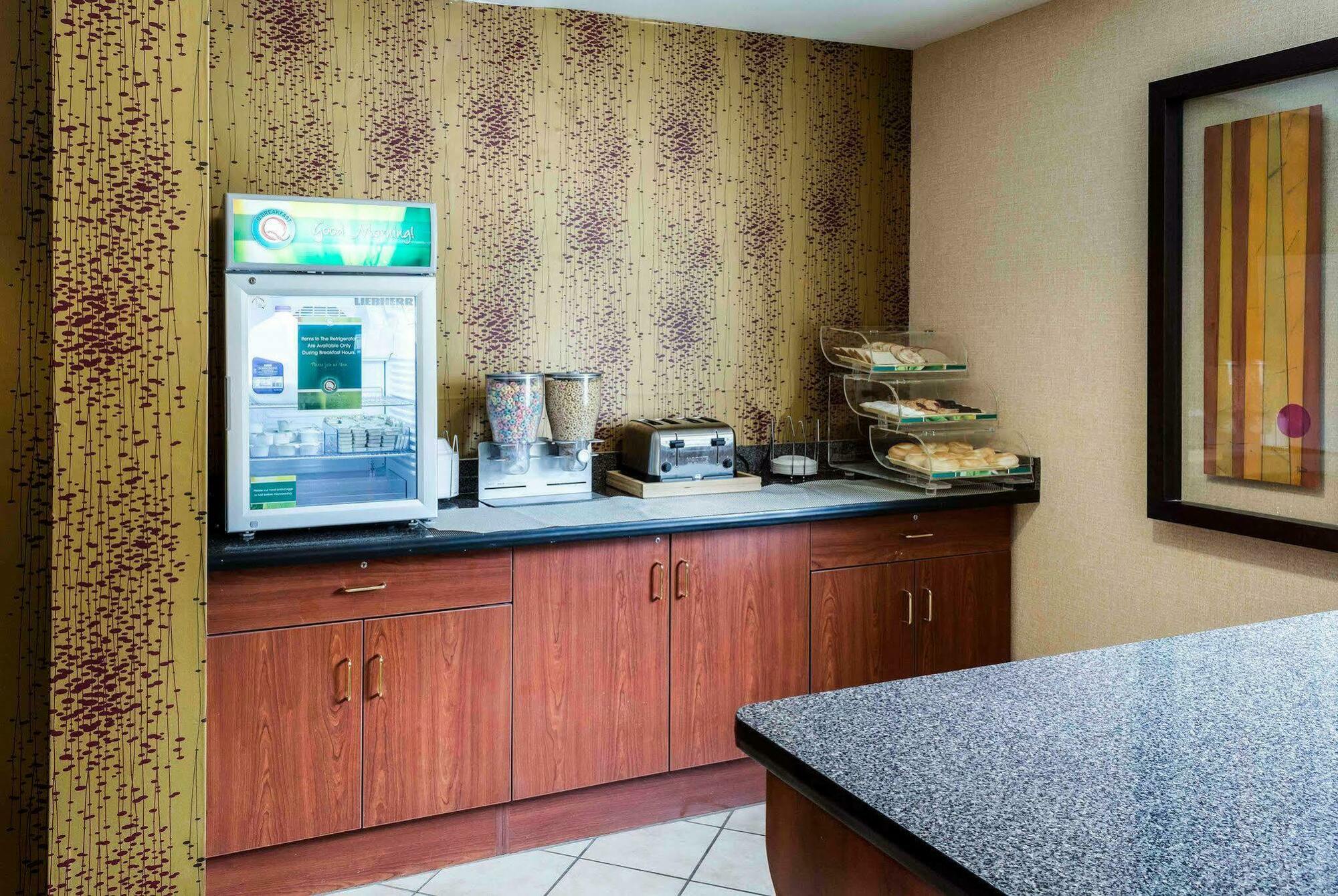 Quality Inn Chester - South Richmond Eksteriør billede