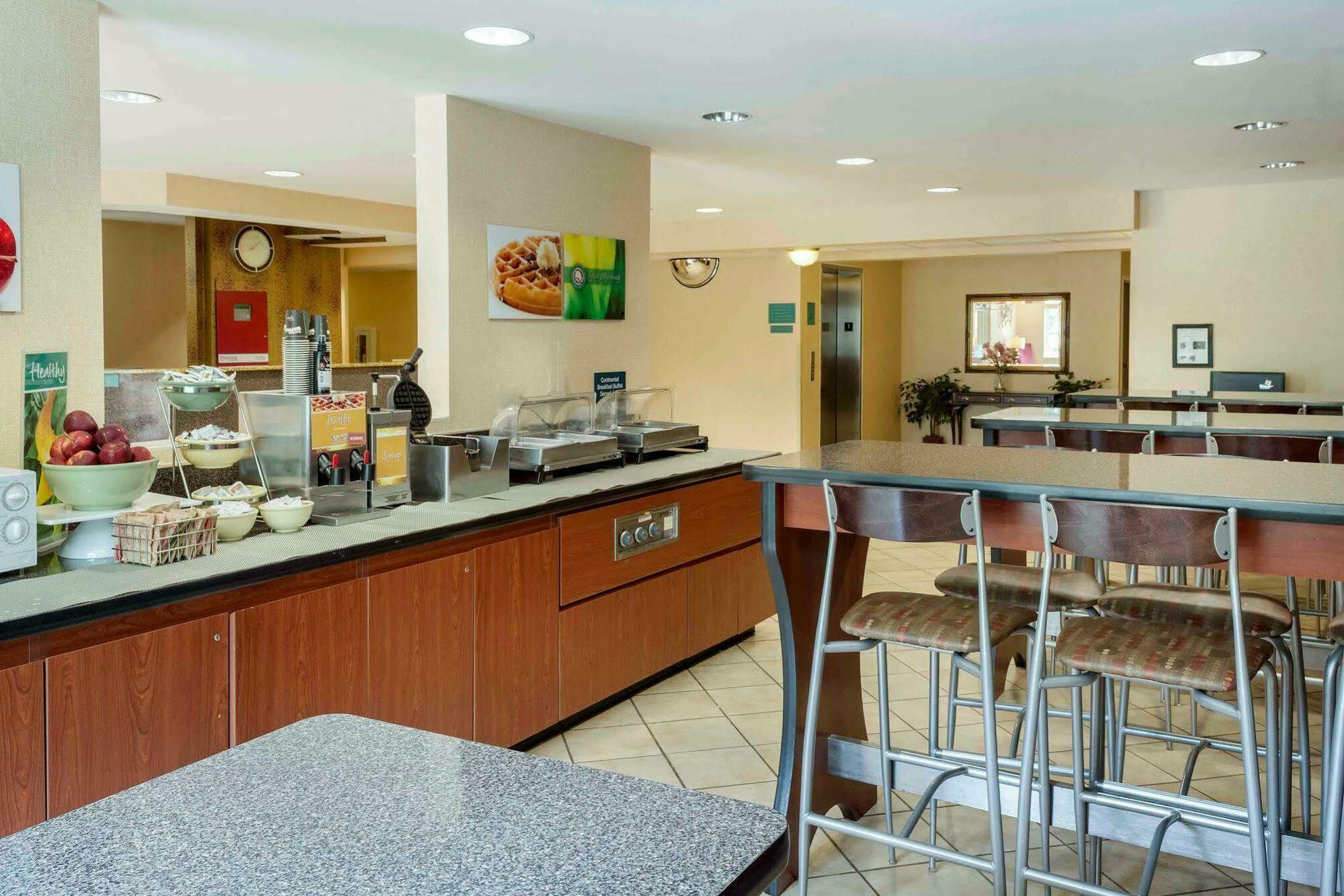 Quality Inn Chester - South Richmond Eksteriør billede